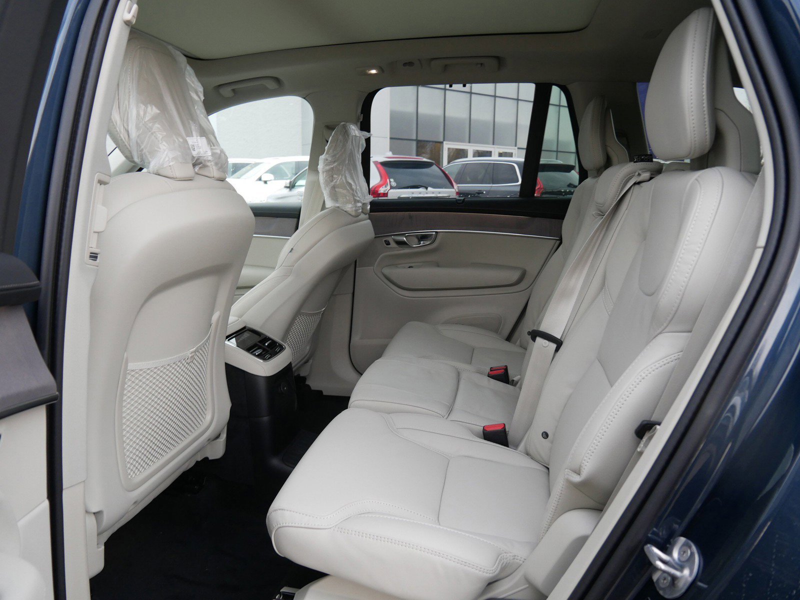 New 2026 Volvo XC90 T8 Ultra w/ Protection Package Premier image 6