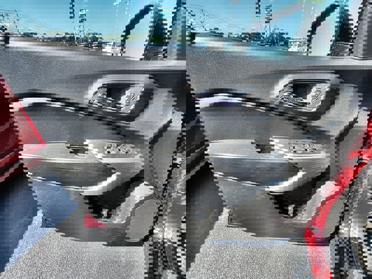 Used 2024 Chevrolet Trax RS w/ Sunroof Package image 21