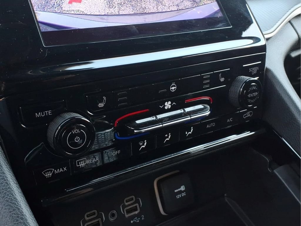 Used 2023 Jeep Grand Cherokee L Laredo AWD/4WD image 11
