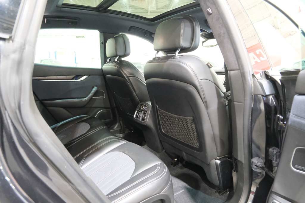 Used 2019 Maserati Levante GranLusso AWD/4WD image 24