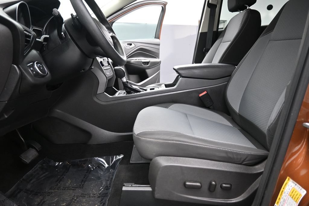 Used 2017 Ford Escape SE AWD/4WD image 10