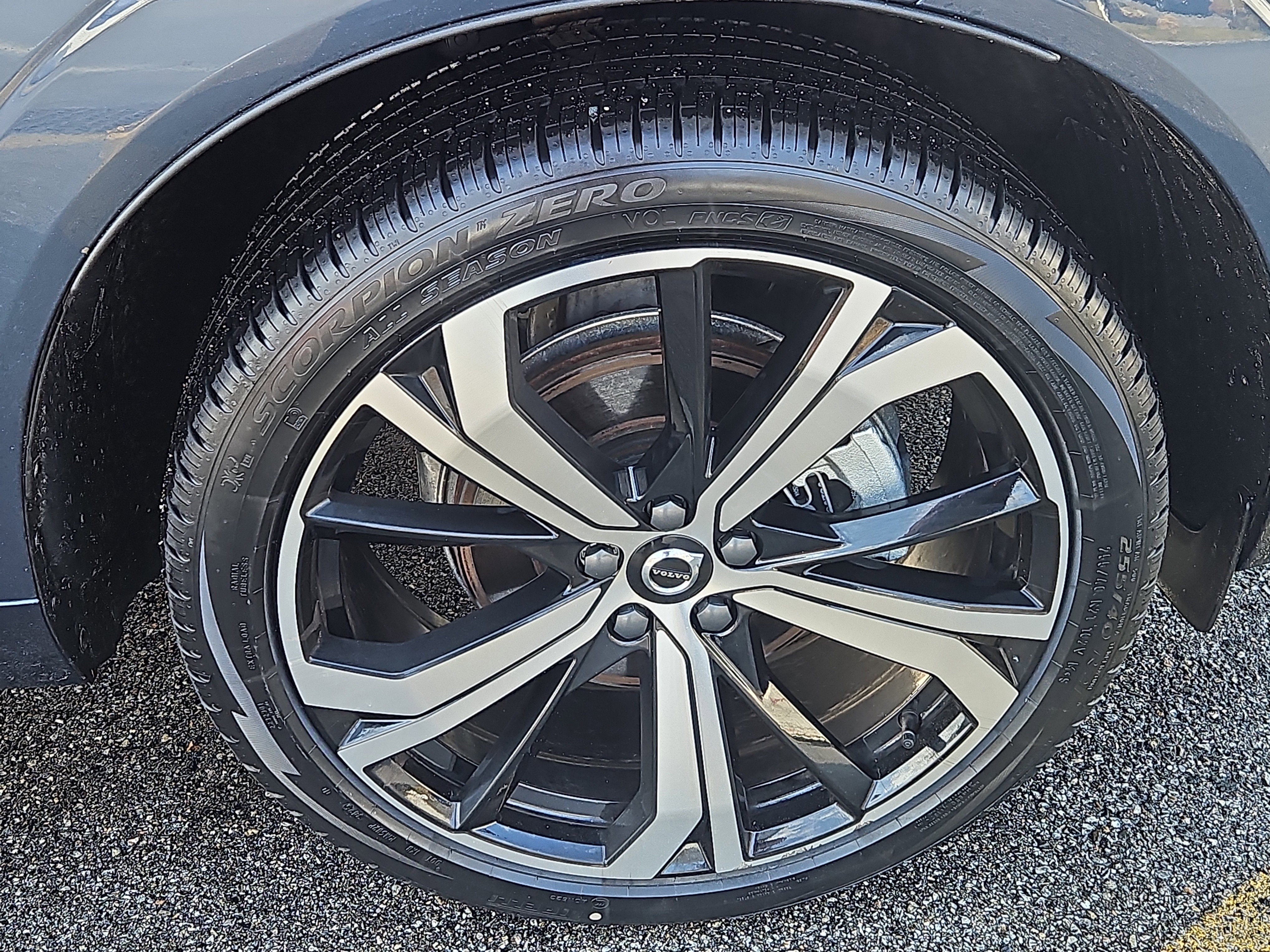 Used 2025 Volvo XC60 B5 Ultra w/ Protection Package Premier image 32