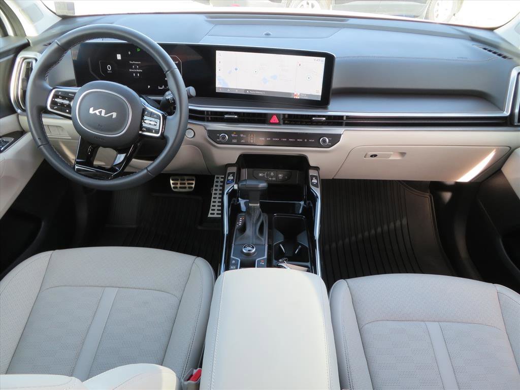 Used 2025 Kia Sorento SX image 11