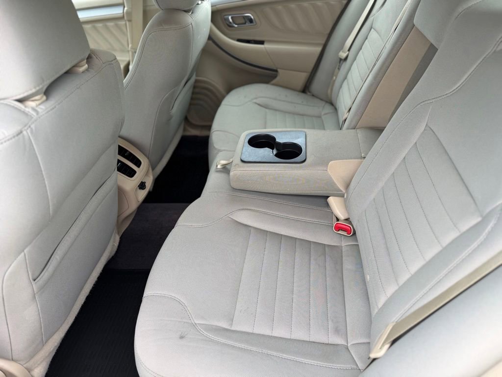 Used 2017 Ford Taurus SE FWD image 15