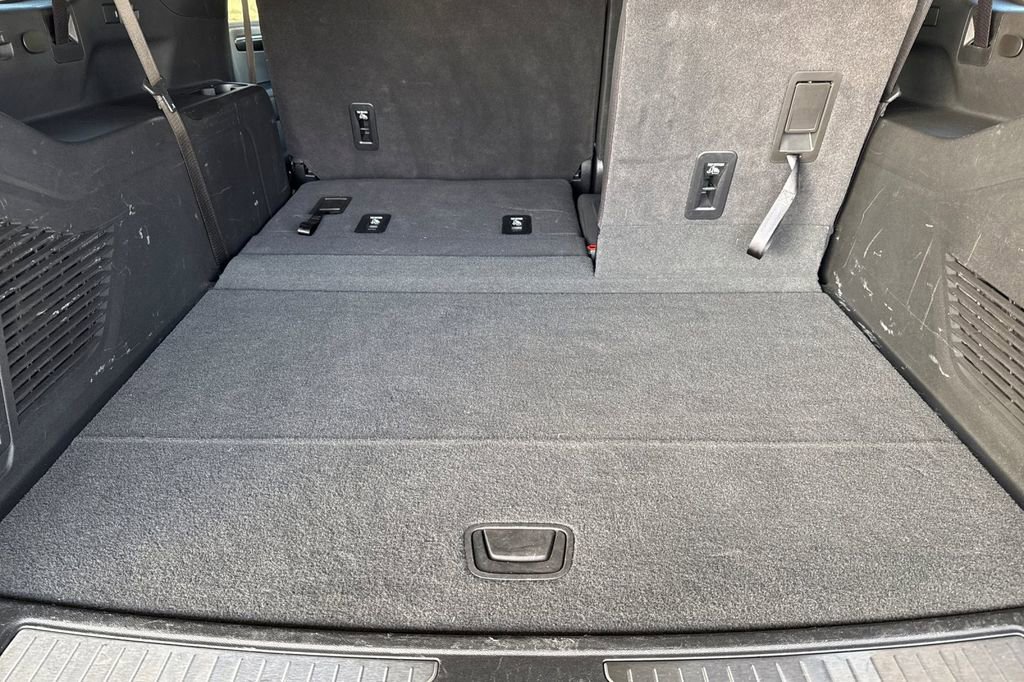 Used 2025 Chevrolet Suburban RST image 23