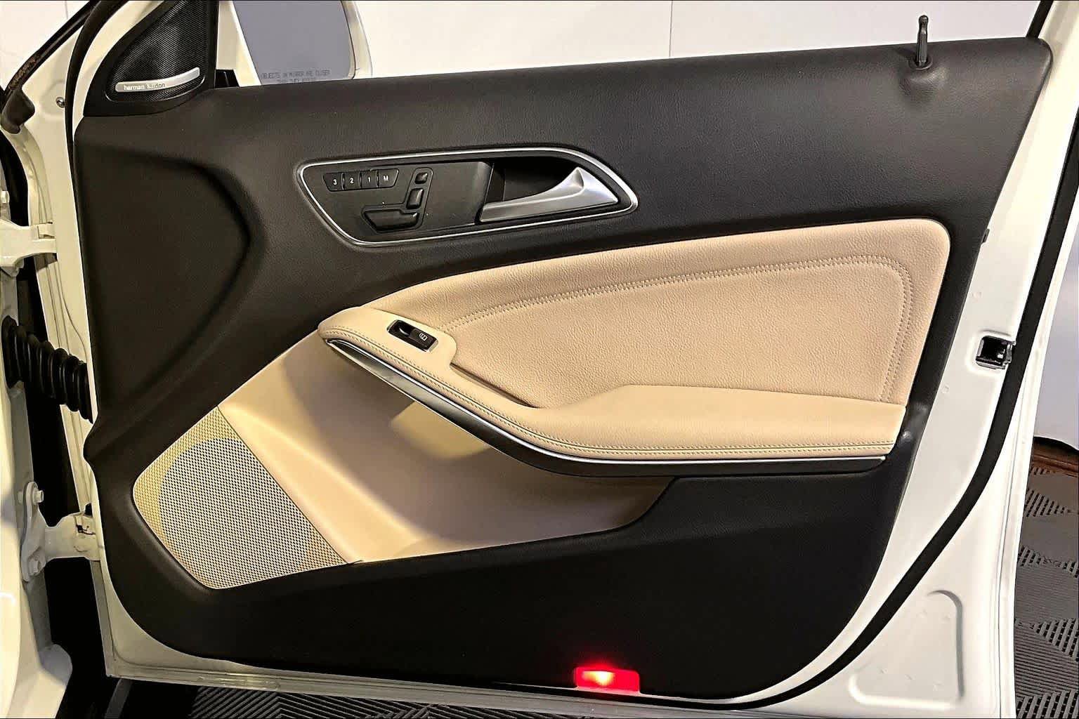 Used 2015 Mercedes-Benz GLA 250 4MATIC image 22