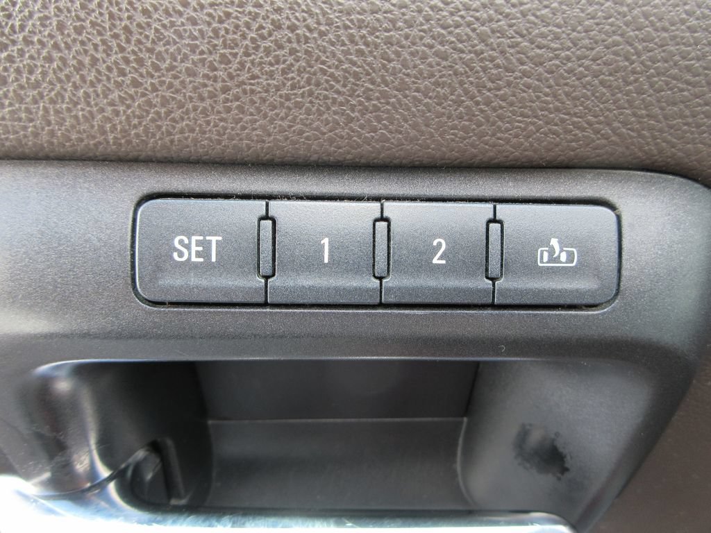Used 2014 Chevrolet Silverado 1500 High Country w/ High Country Premium Package AWD/4WD image 17