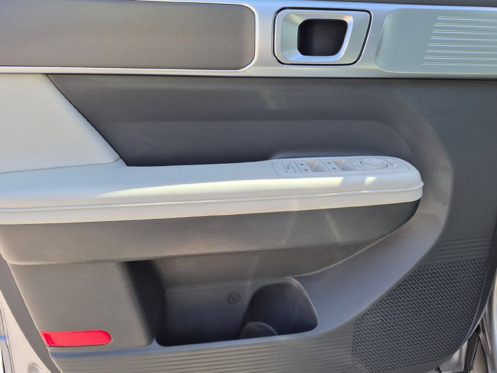 Used 2025 Hyundai Santa Fe SEL FWD image 11