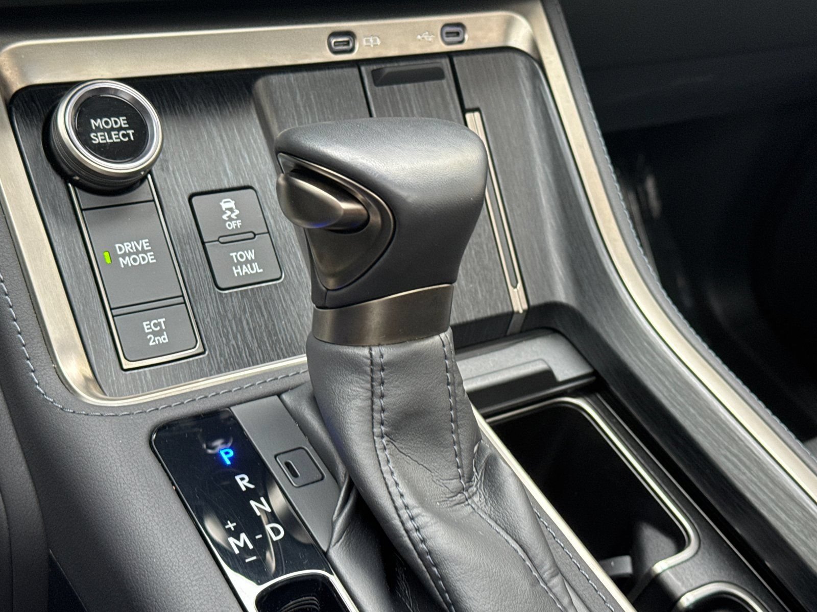 Used 2024 Lexus GX 550 w/ Accessory Package (31) AWD/4WD image 22