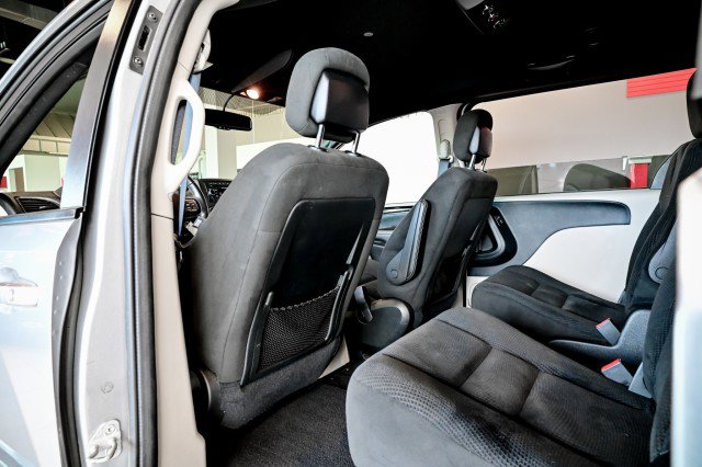 Used 2017 Dodge Grand Caravan SE FWD image 19