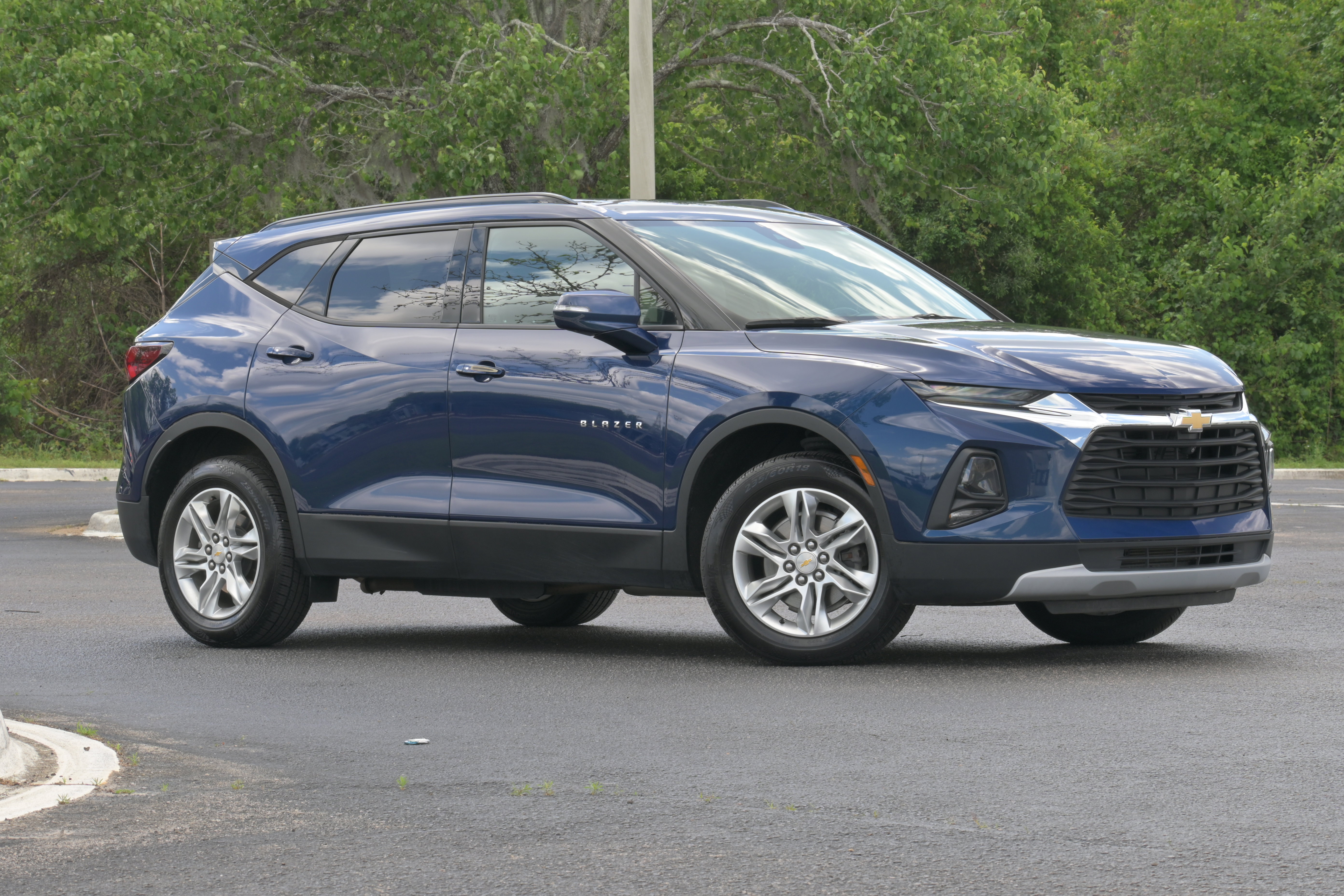 Used 2022 Chevrolet Blazer LT w/ Sound & Technology Package AWD/4WD image 2