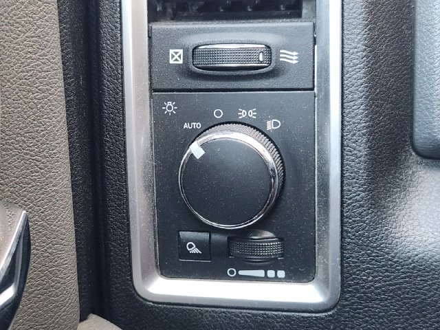 Used 2017 RAM 1500 Classic SLT AWD/4WD image 18