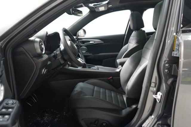 New 2025 Alfa Romeo Tonale w/ Premium Package image 13