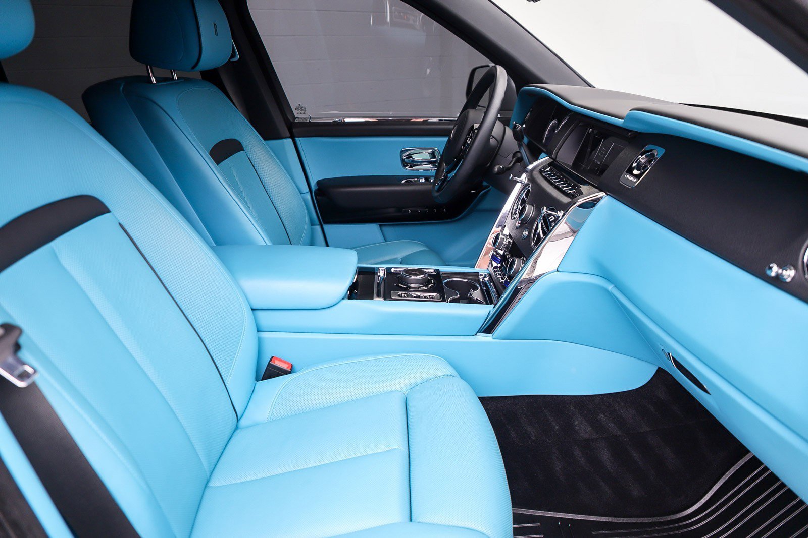 Used 2023 Rolls-Royce Cullinan AWD/4WD image 36