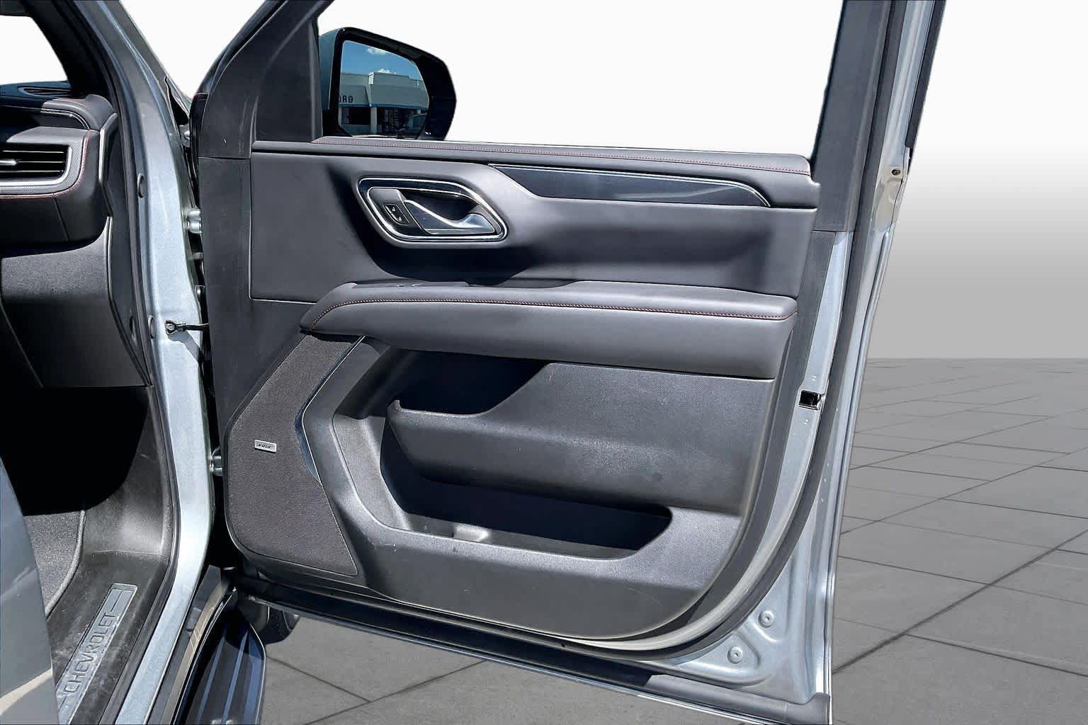 Used 2024 Chevrolet Suburban RST RWD image 22