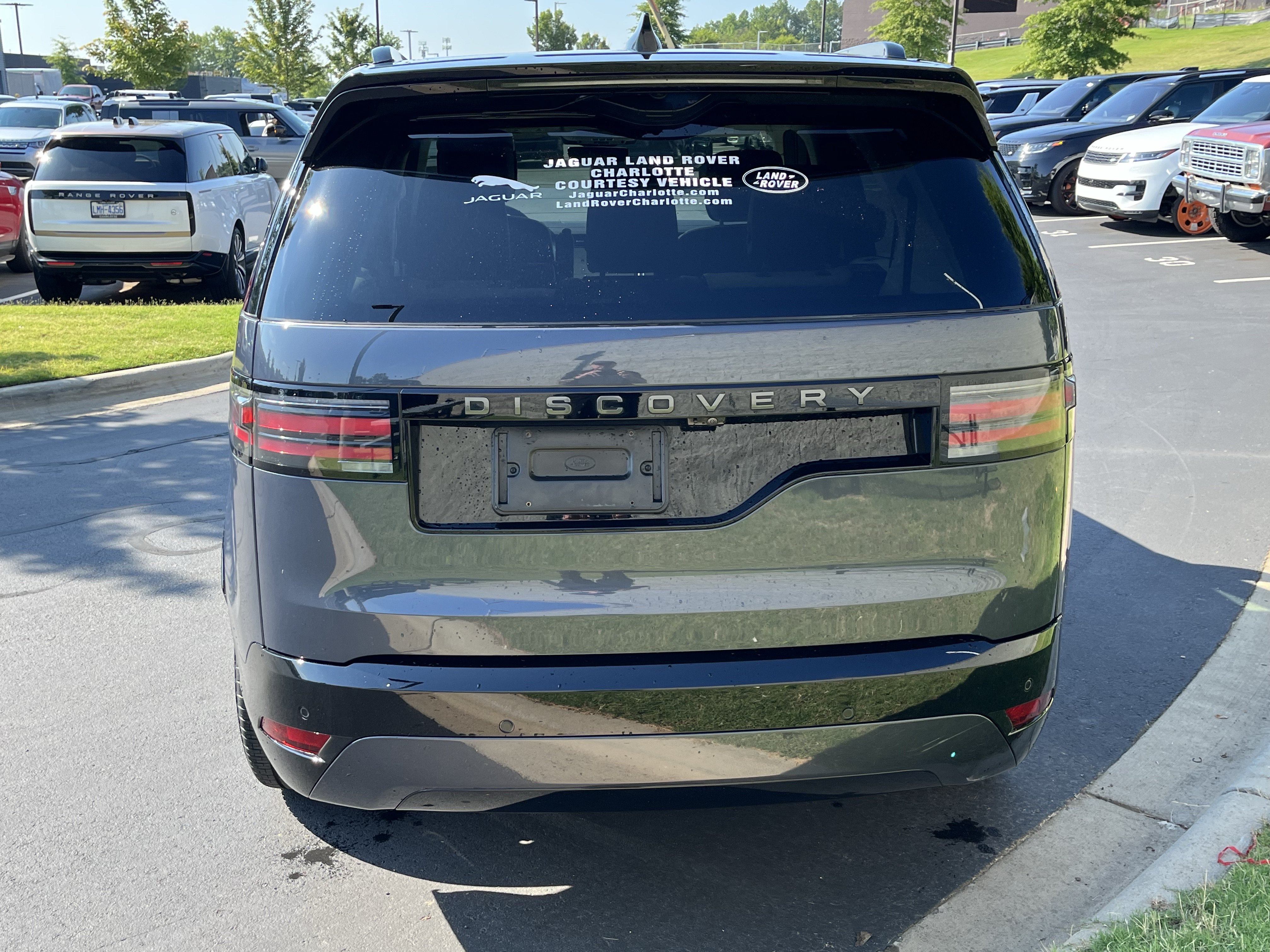 Used 2025 Land Rover Discovery Dynamic SE AWD/4WD image 8