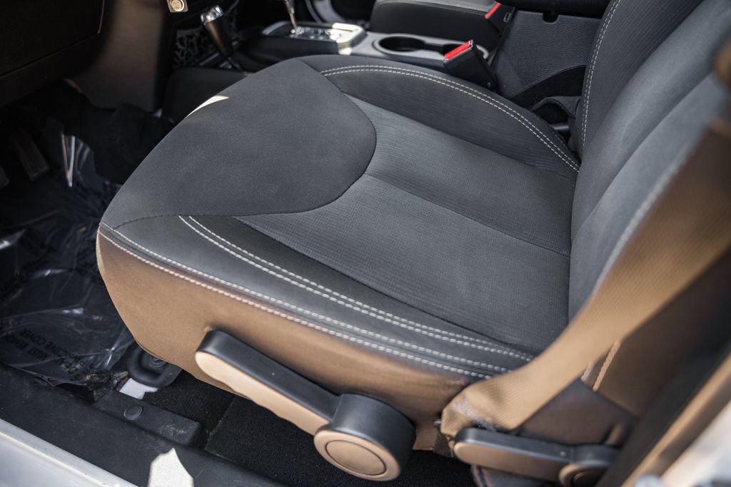 Used 2017 Jeep Wrangler Unlimited Rubicon w/ Cold Weather Group image 30