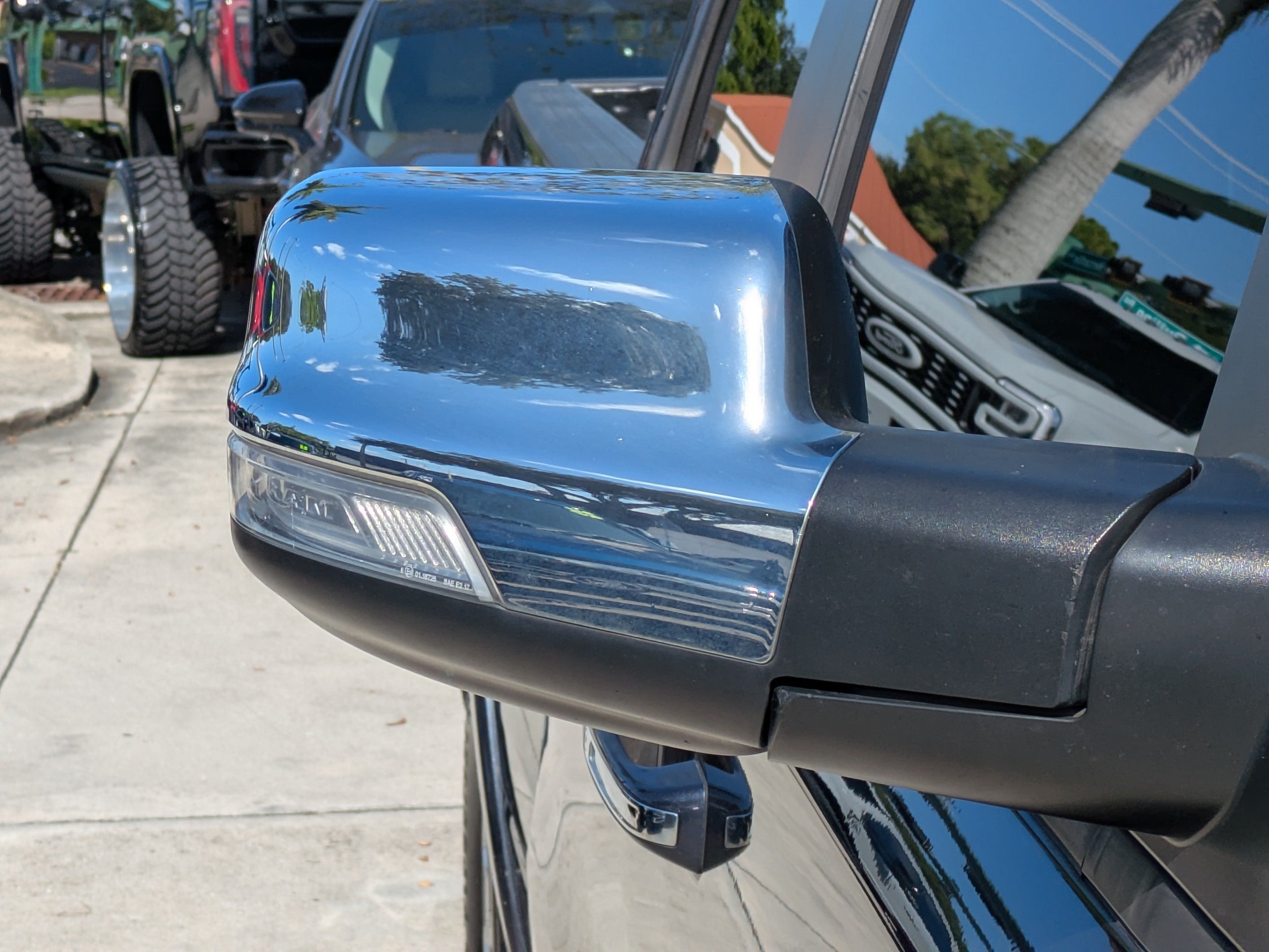 Used 2019 RAM 1500 Laramie RWD image 10