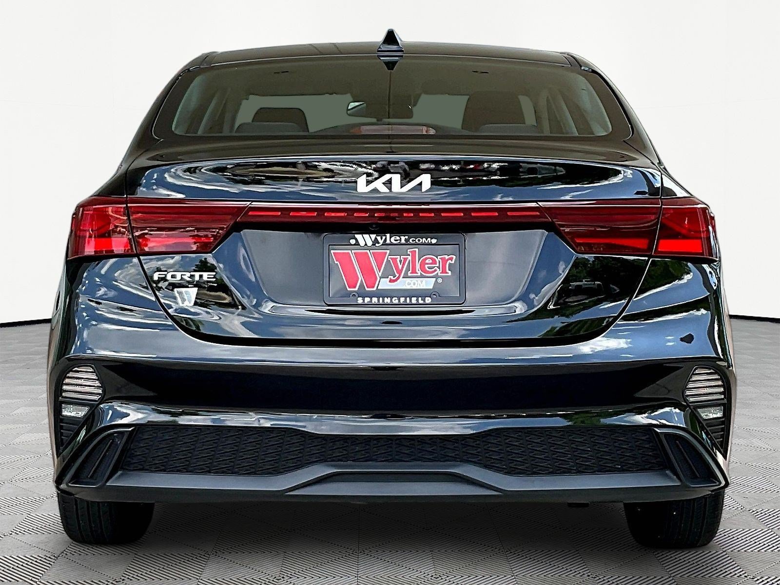 Used 2022 Kia Forte LXS FWD image 5