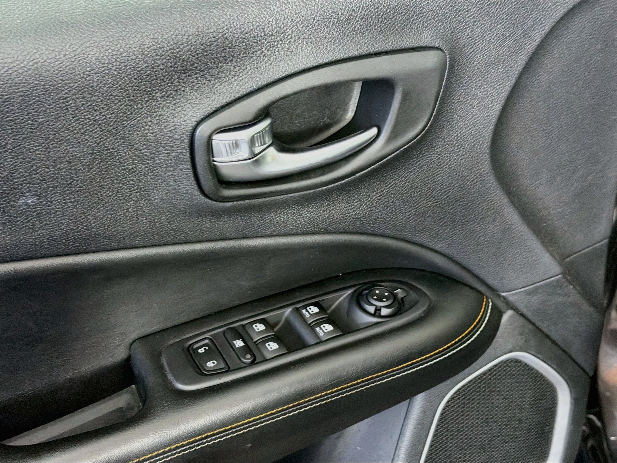 Used 2020 Jeep Compass Latitude w/ Popular Equipment Group FWD image 15