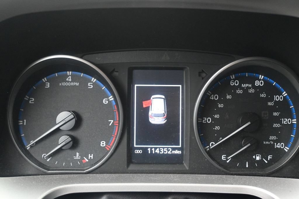 Used 2018 Toyota RAV4 LE FWD image 13