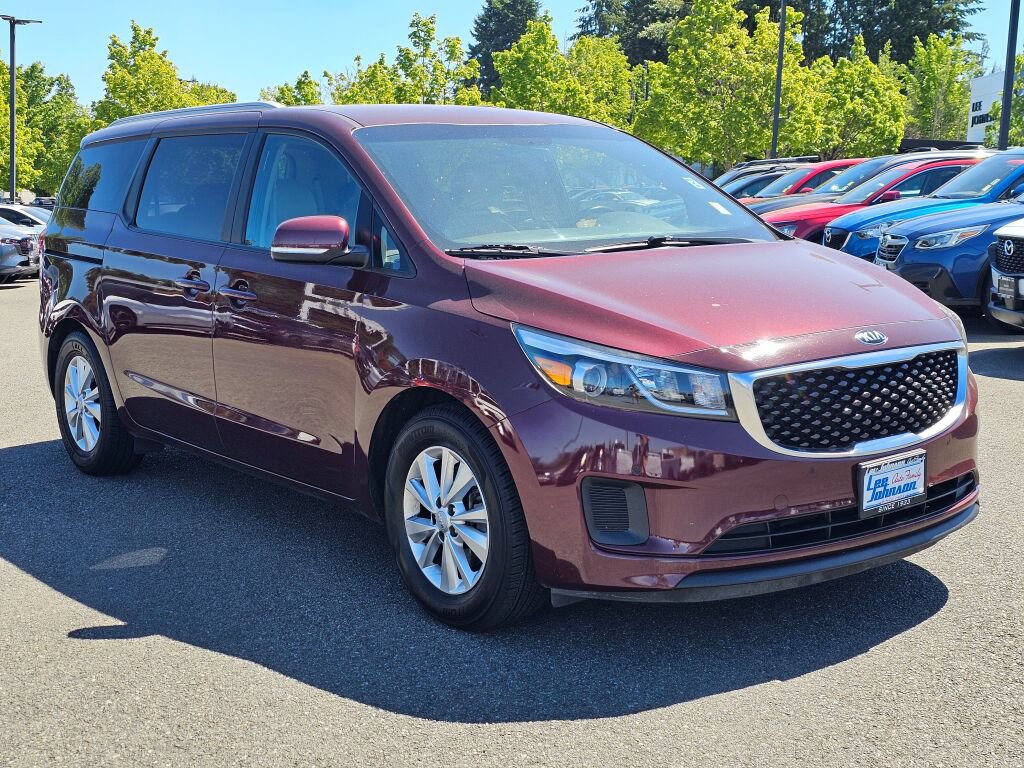 Used 2017 Kia Sedona LX w/ LX Essentials Premium Package FWD image 3