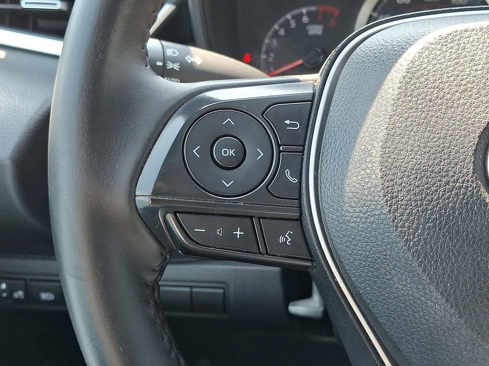 Used 2021 Toyota Corolla SE w/ SE Premium Package FWD image 22