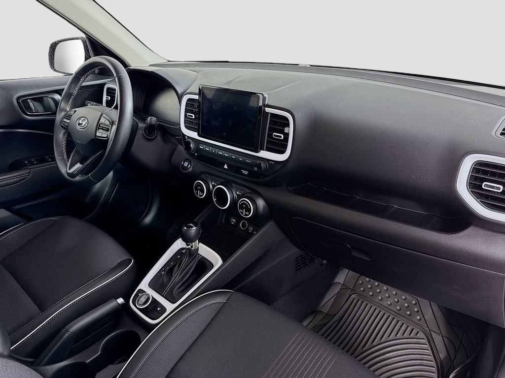 Used 2023 Hyundai Venue Limited image 30