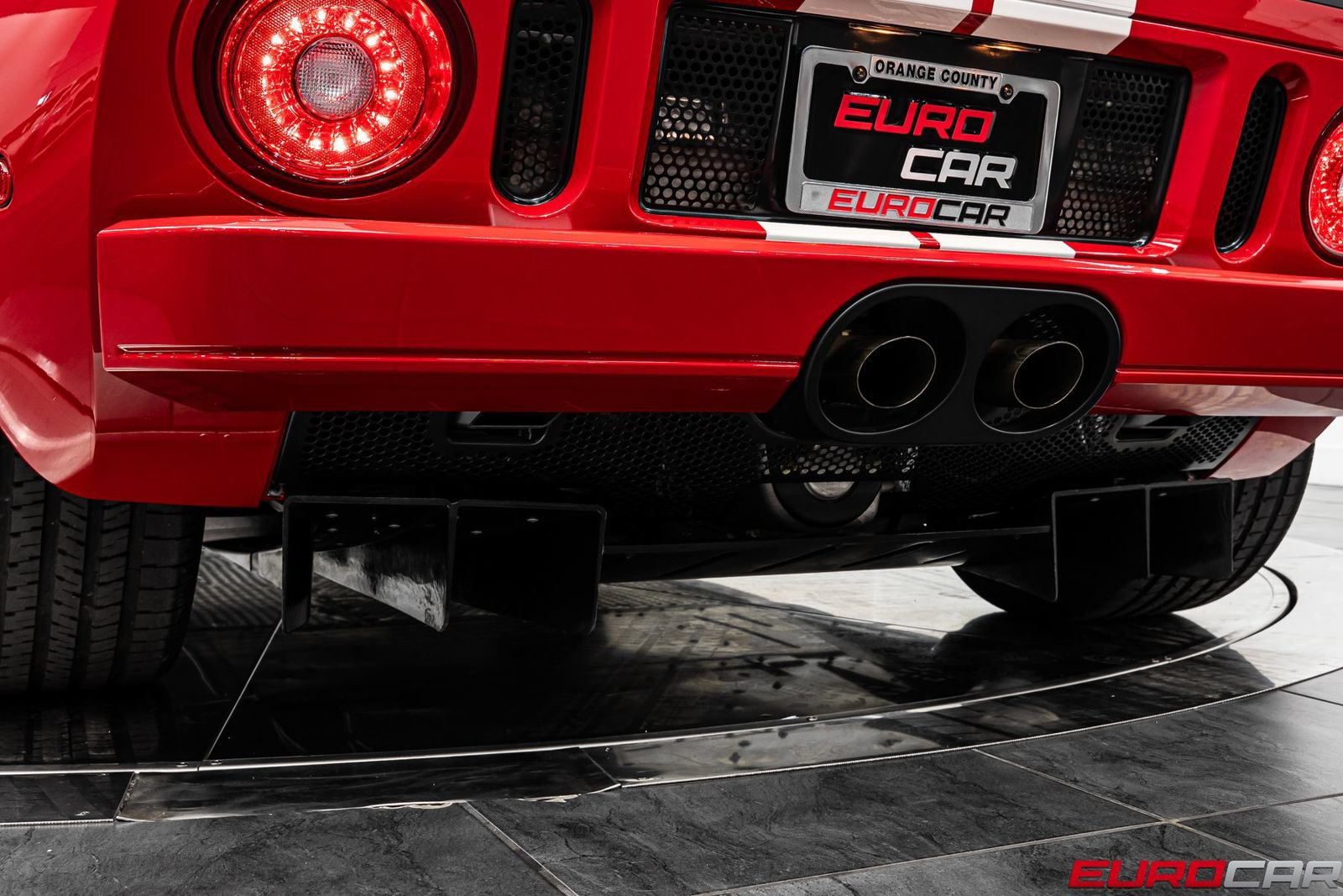 Used 2005 Ford GT RWD image 23