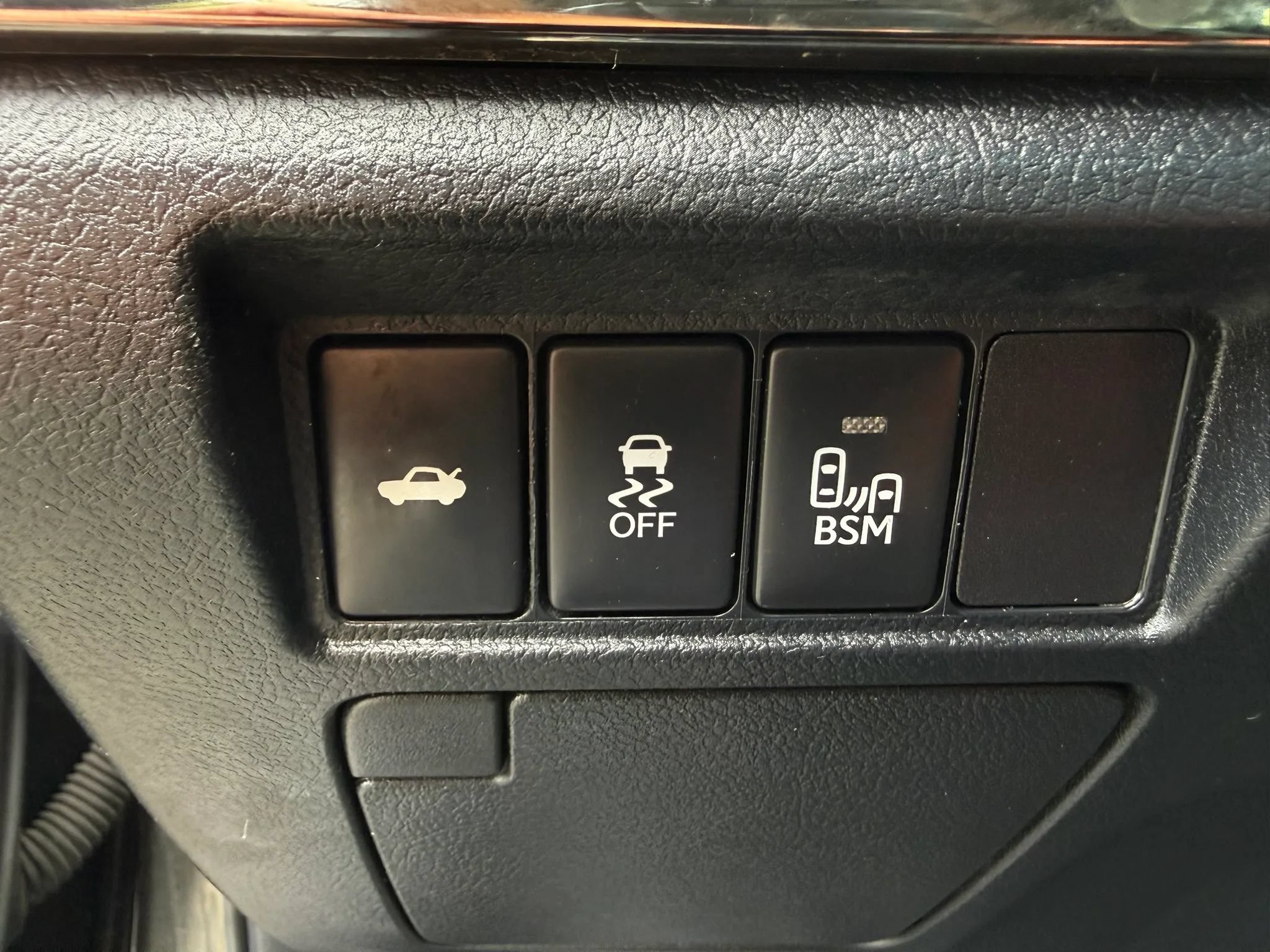 Used 2013 Toyota Avalon XLE Touring FWD image 30