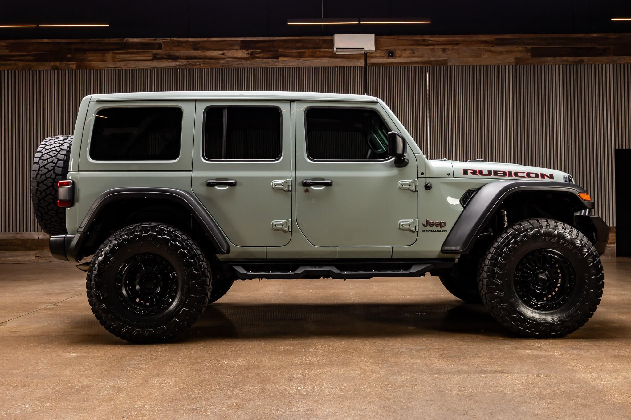 Used 2023 Jeep Wrangler Unlimited Rubicon w/ LED Lighting Group AWD/4WD image 11