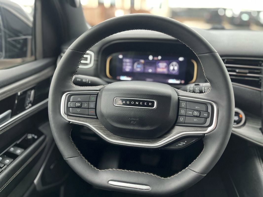 Used 2024 Jeep Wagoneer Series III image 18