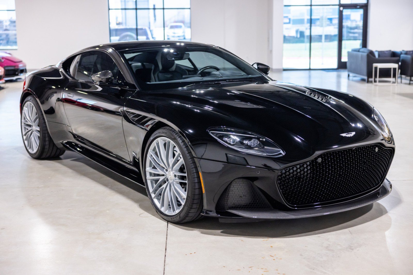 Used 2022 Aston Martin DBS Superleggera RWD image 10
