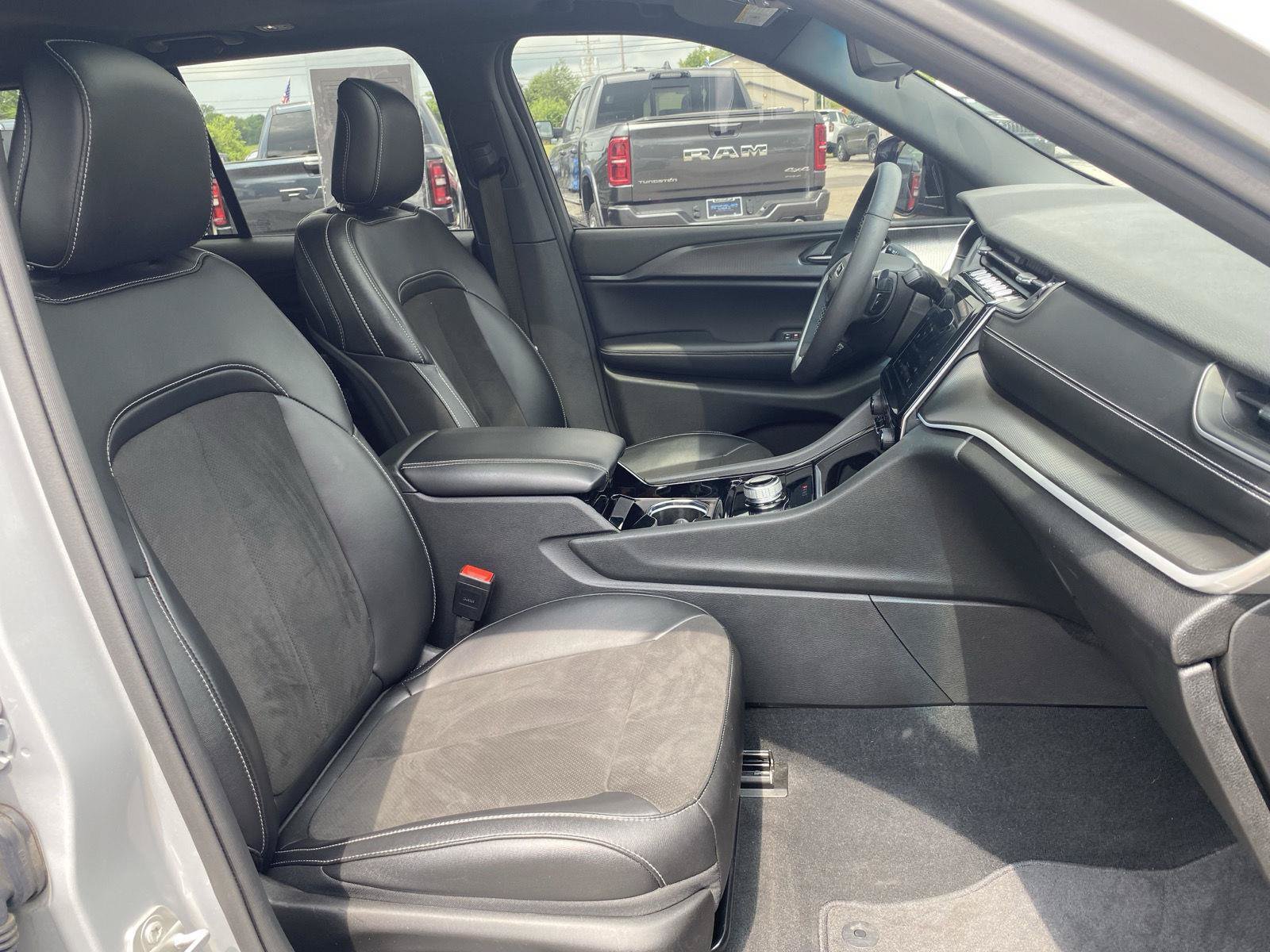 Used 2023 Jeep Grand Cherokee Altitude AWD/4WD image 42