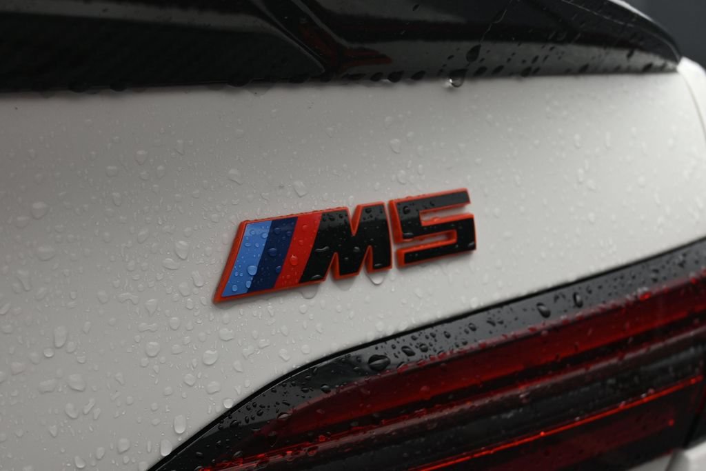 Used 2025 BMW M5 w/ Carbon Package AWD/4WD image 15