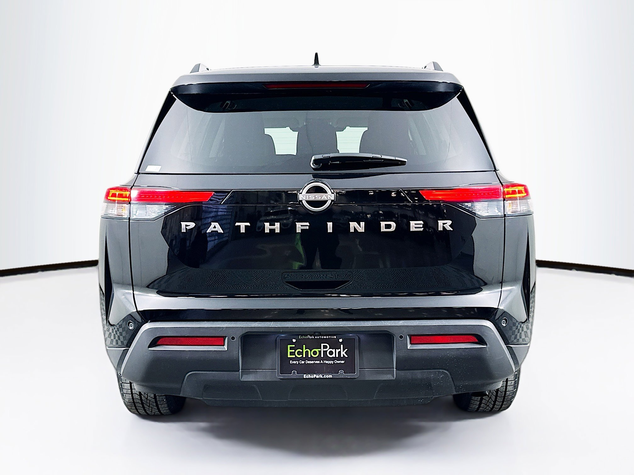 Used 2025 Nissan Pathfinder SV image 7