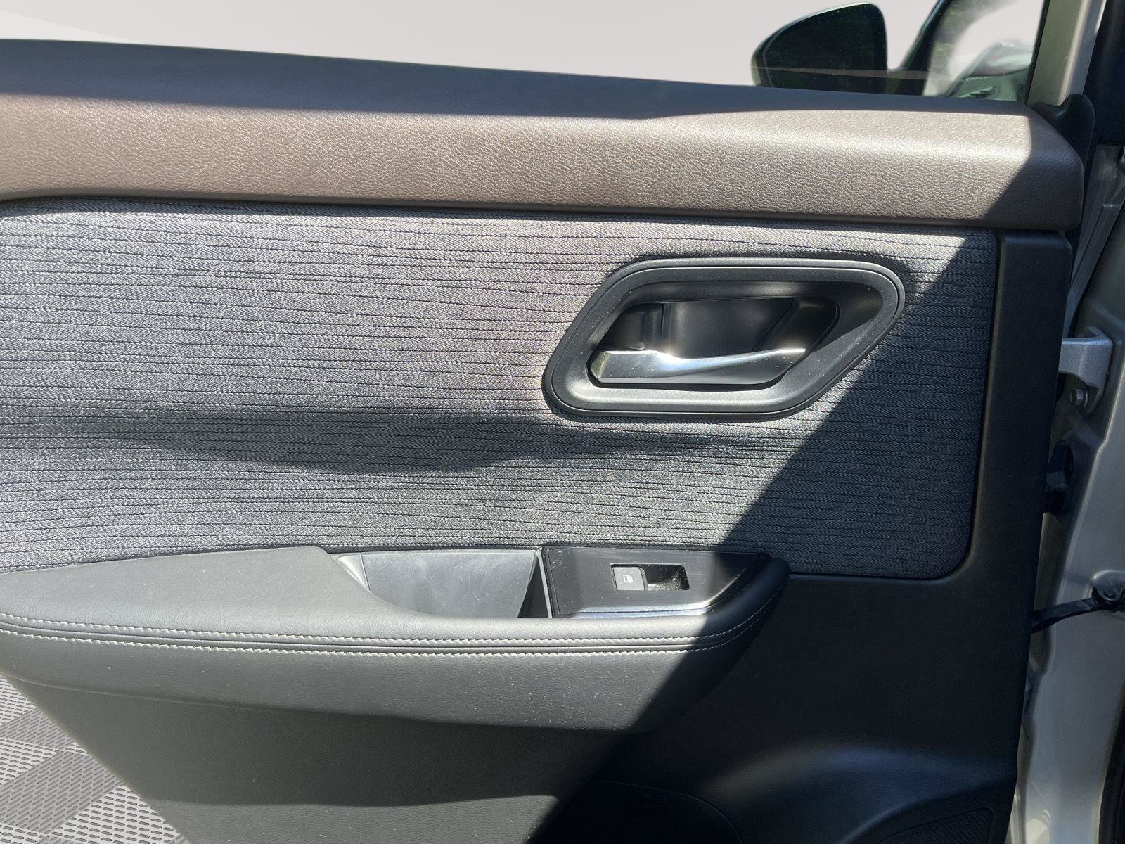 Certified 2023 Nissan Rogue SV AWD/4WD image 12