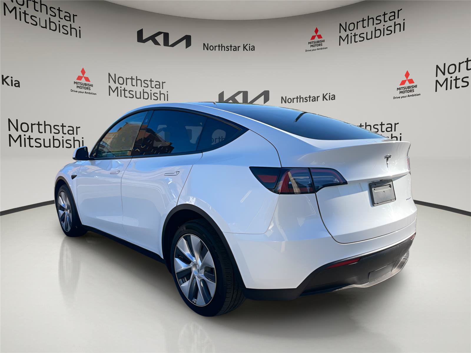 Used 2023 Tesla Model Y Performance AWD/4WD image 2