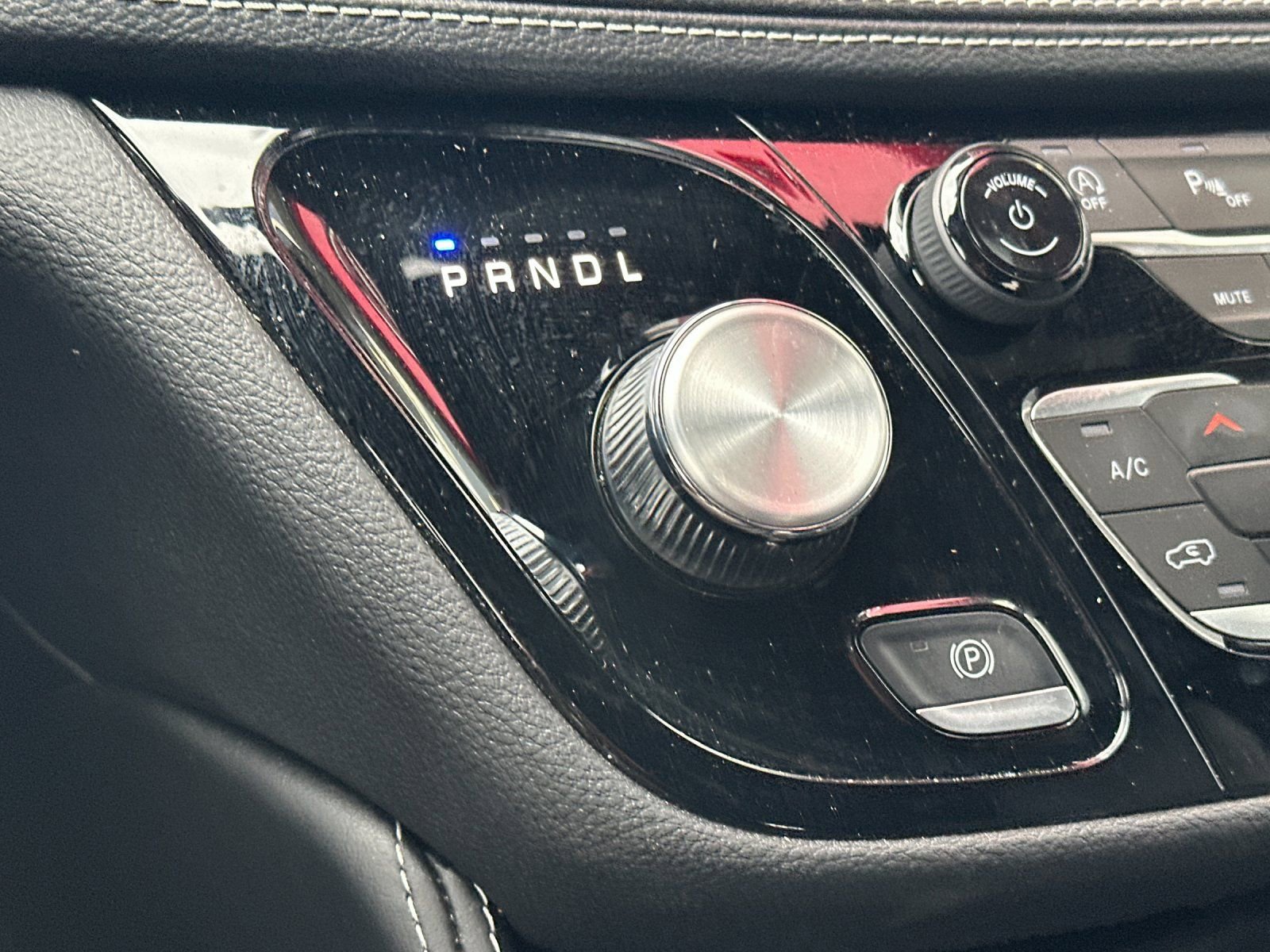 Used 2026 Chrysler Pacifica Limited image 21