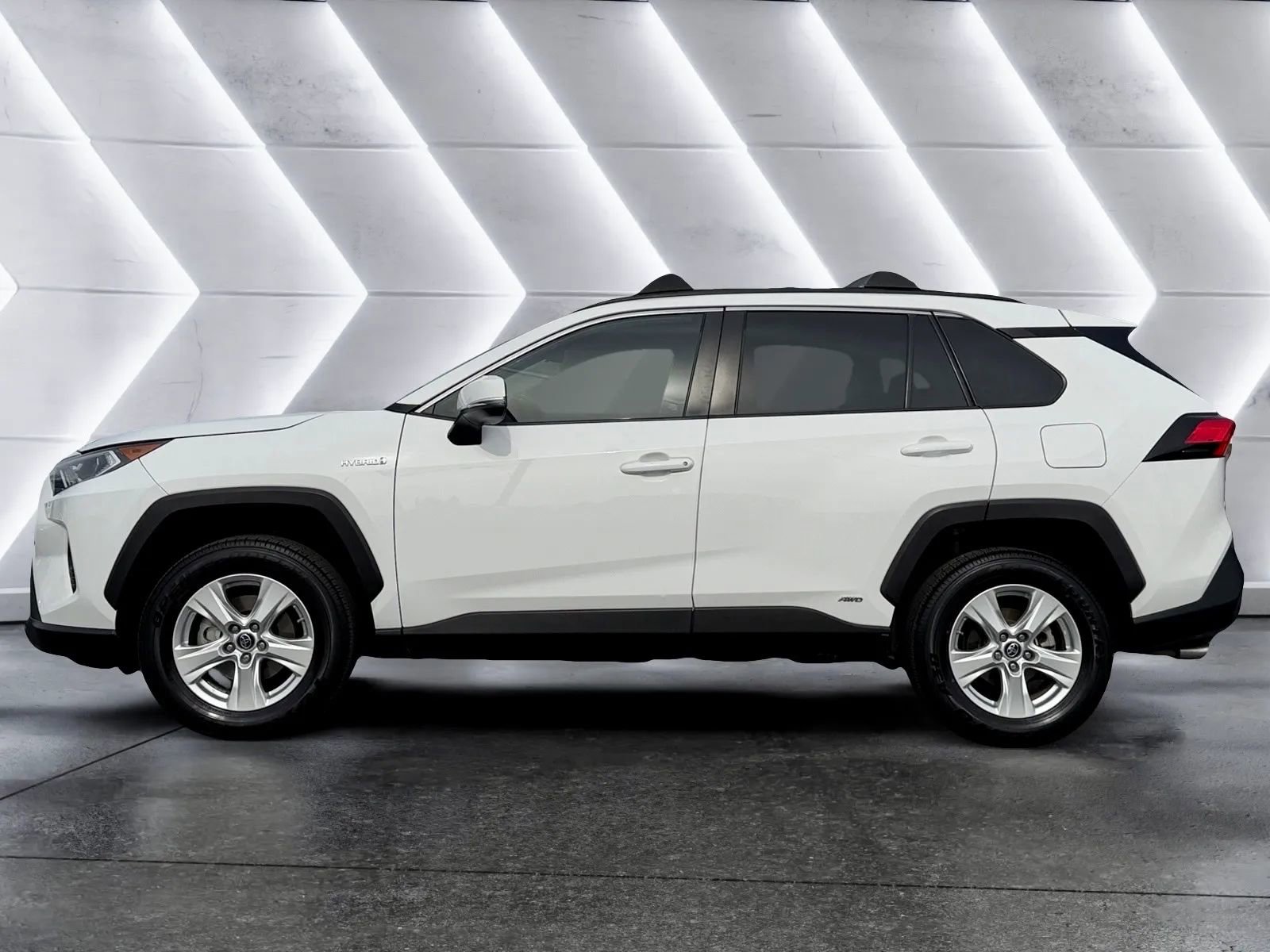 Used 2019 Toyota RAV4 XLE w/ Convenience Package image 5