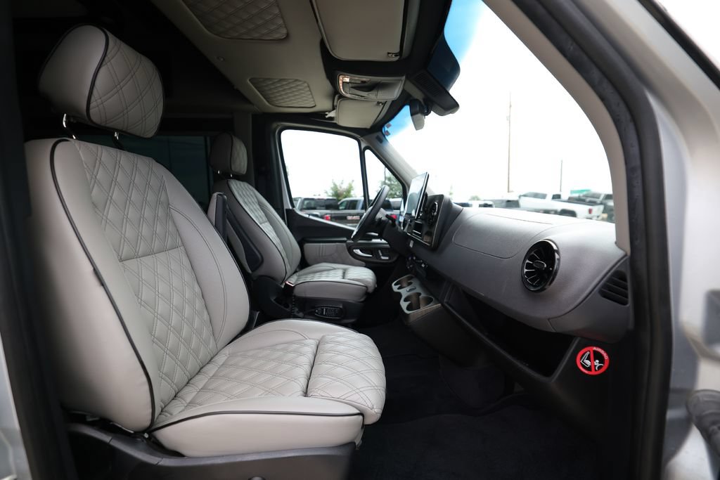Used 2021 Mercedes-Benz Sprinter 3500 image 9