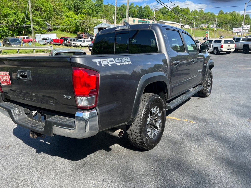 Used 2017 Toyota Tacoma TRD Off-Road image 21