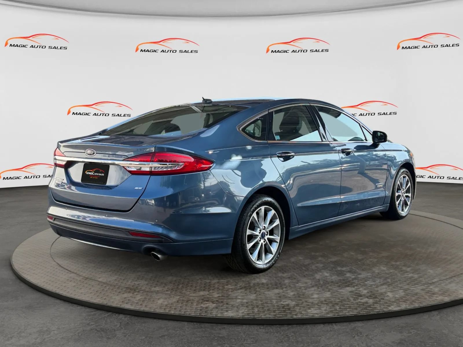 Used 2018 Ford Fusion Energi SE FWD image 10