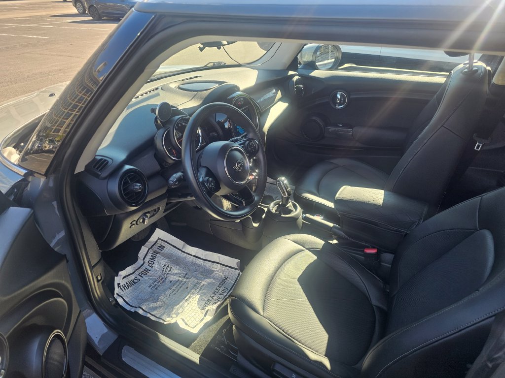 Used 2021 MINI Cooper 2-Door Hardtop FWD image 10