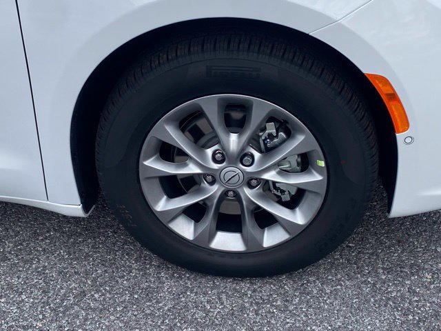 New 2026 Chrysler Pacifica Limited FWD image 11