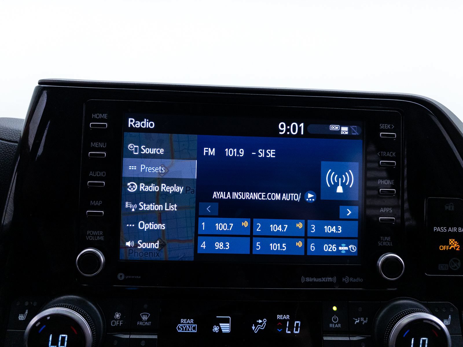 Used 2021 Toyota Highlander XLE AWD/4WD image 26