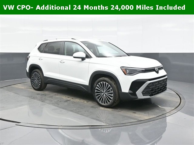 Certified 2025 Volkswagen Taos SE image 1