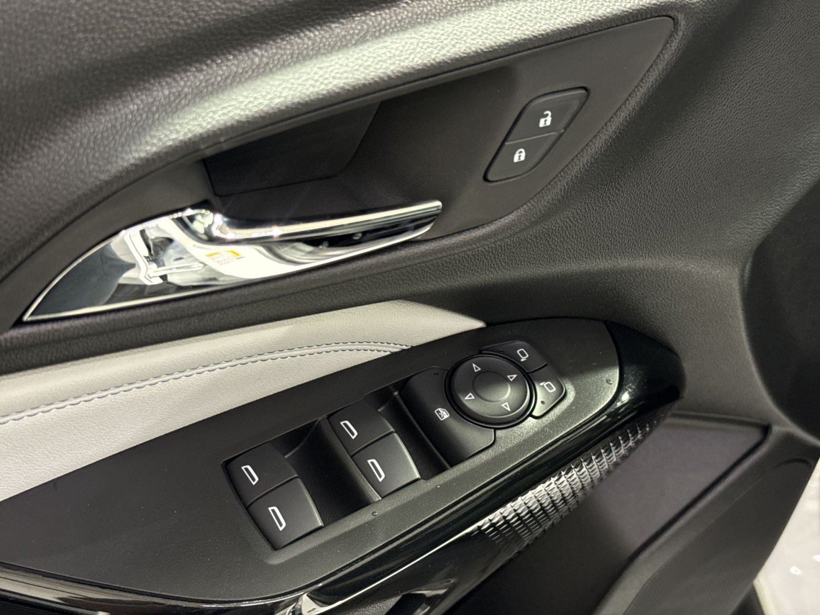 New 2026 Chevrolet Trax LT w/ Midnight Edition FWD image 16