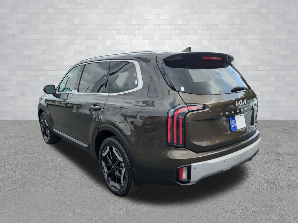Used 2023 Kia Telluride EX w/ EX Captain's Chair Package FWD image 7