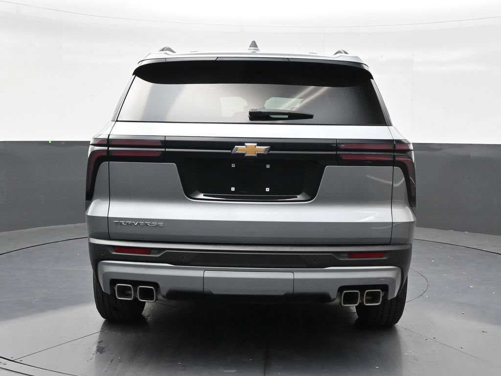 Used 2026 Chevrolet Traverse LT FWD image 4